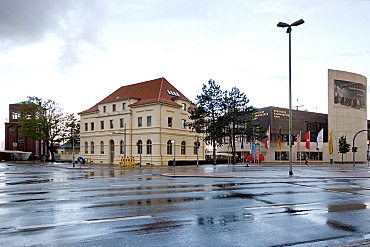 The former Maritime Board of Inquiry next to the German Emigration Centre