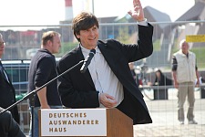 Architekt Andreas Heller begrüßt die Gäste