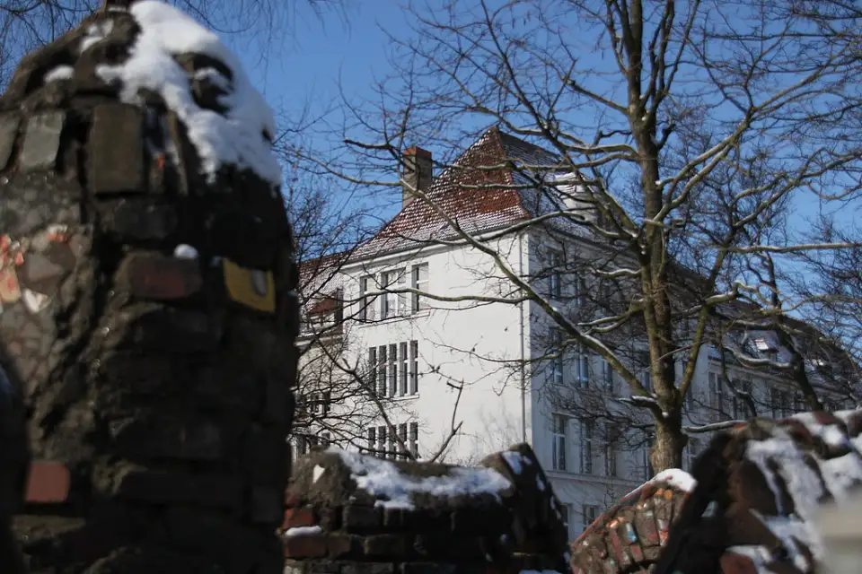 Schule und Spielburg