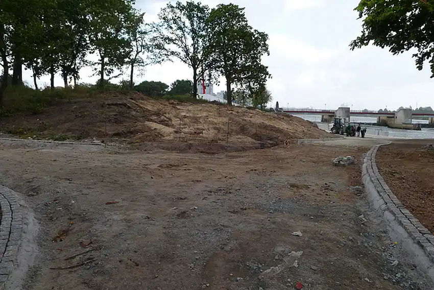 Bauarbeiten im Park am Weserwehr
