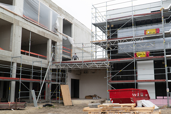 Der Bau der neuen Turnhalle wird mit EFRE Geldern unterstützt.