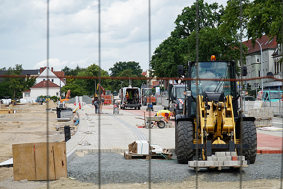 Pflasterarbeiten auf der Baustelle.