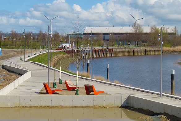 Neue Promenade mit Bänken