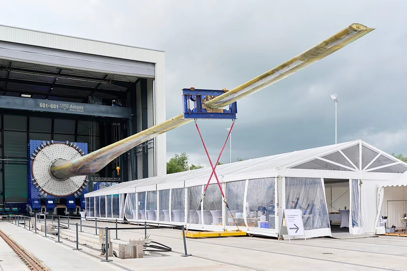 Prüfstand und Zelt für Gäste