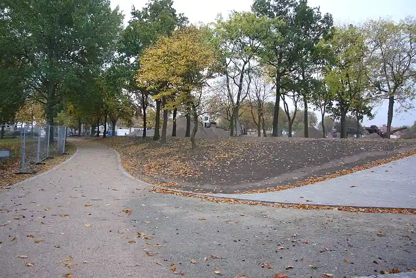 Wiederhergestellter Weg im Park am Weserwehr