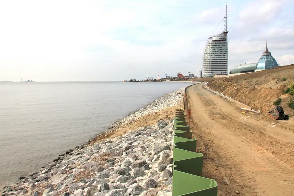 Blick entlang des Weserufers