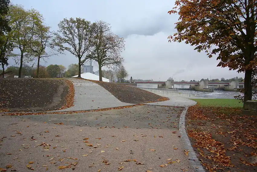 Neue Wege im Park am Weserwehr