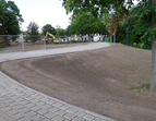 Neu gepflasterter Weg im Park am Weserwehr 