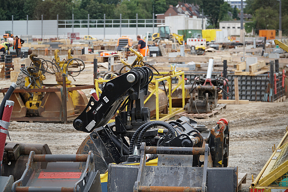 Schweres Gerät auf der Baustelle