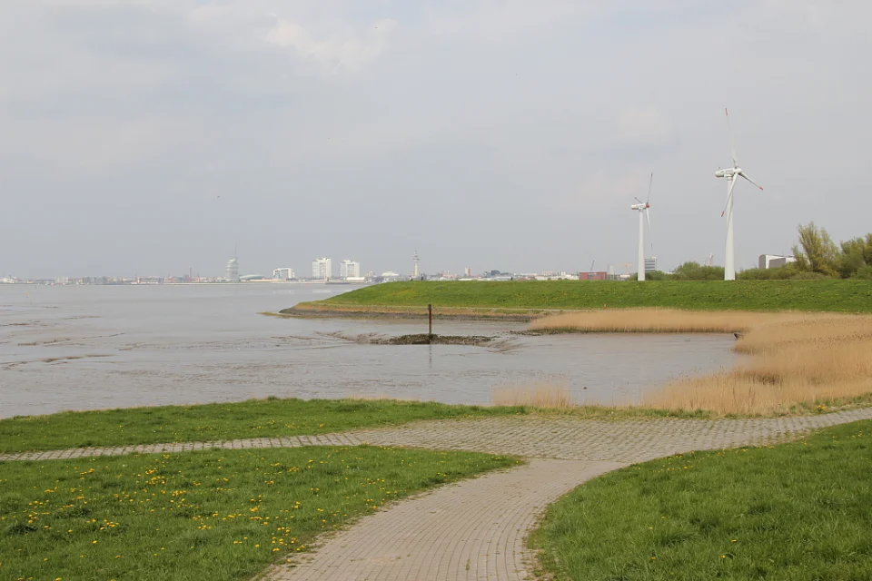 Luneplate towards the city