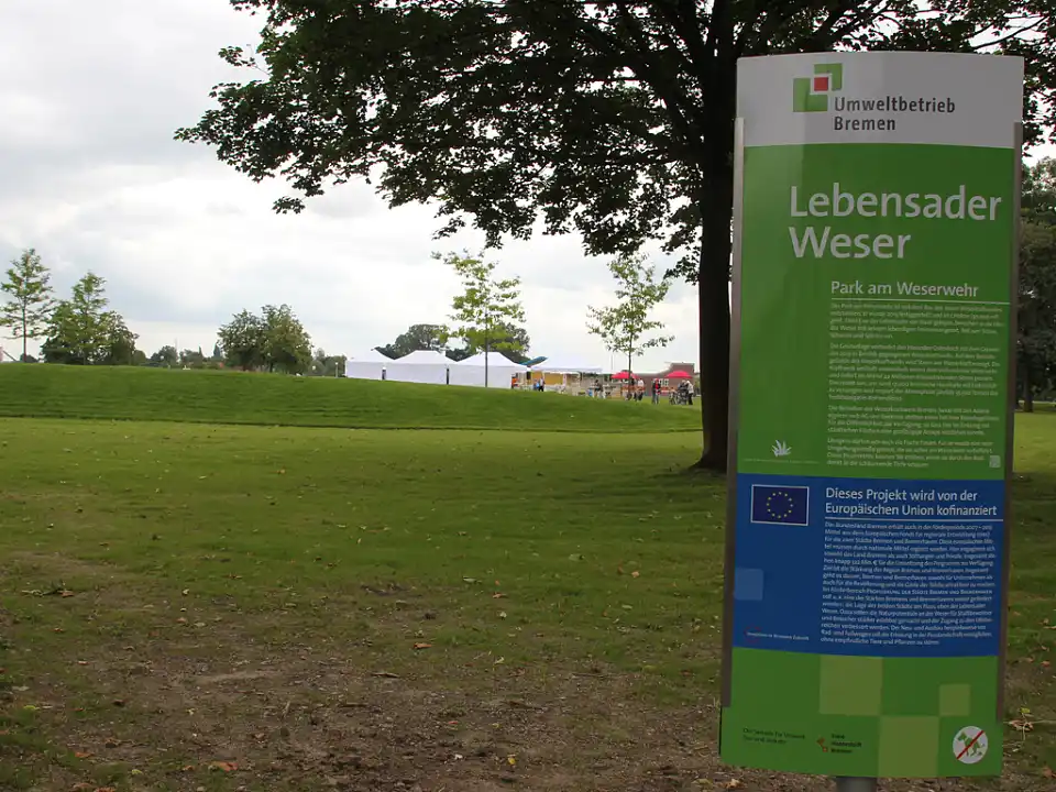 Schild am Eingang des Parks