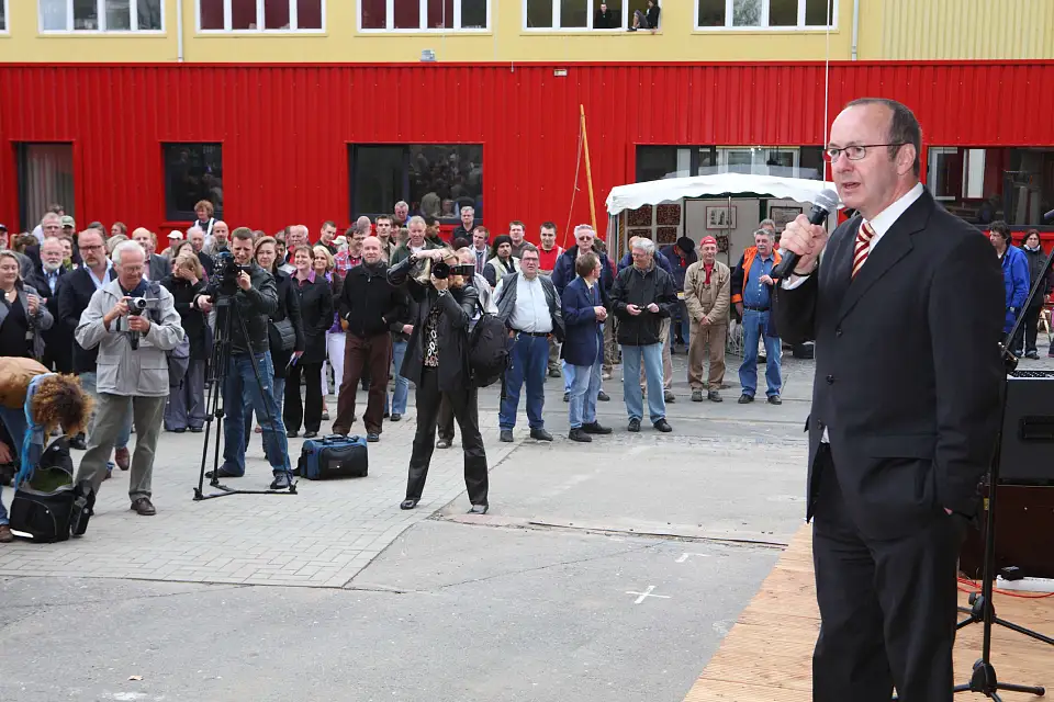 Wirtschaftssenator ralf Nagel er&ouml;ffnet das Schaufenster Bootsbau