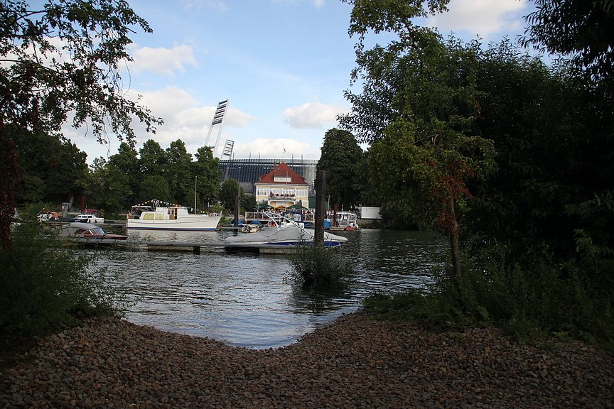 Blick von der Osterdeichwiese auf den Segelhafen
