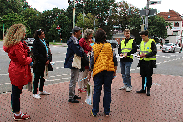 Besucher bei Quartierführung