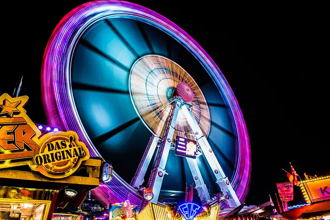 Riesenrad auf dem Jahrmarkt